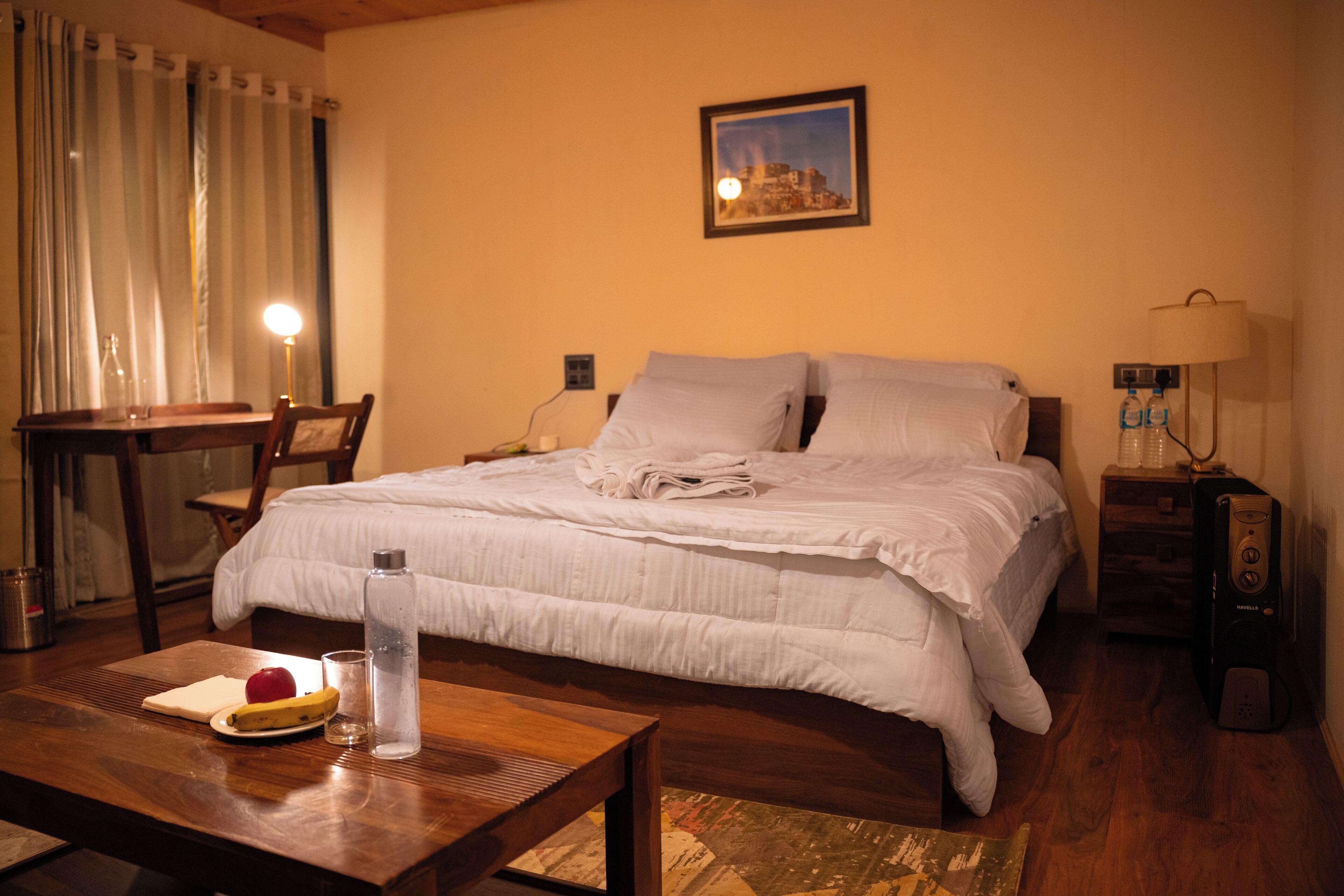 Superior Double or Twin Room | Bathroom | Bathrobes, slippers