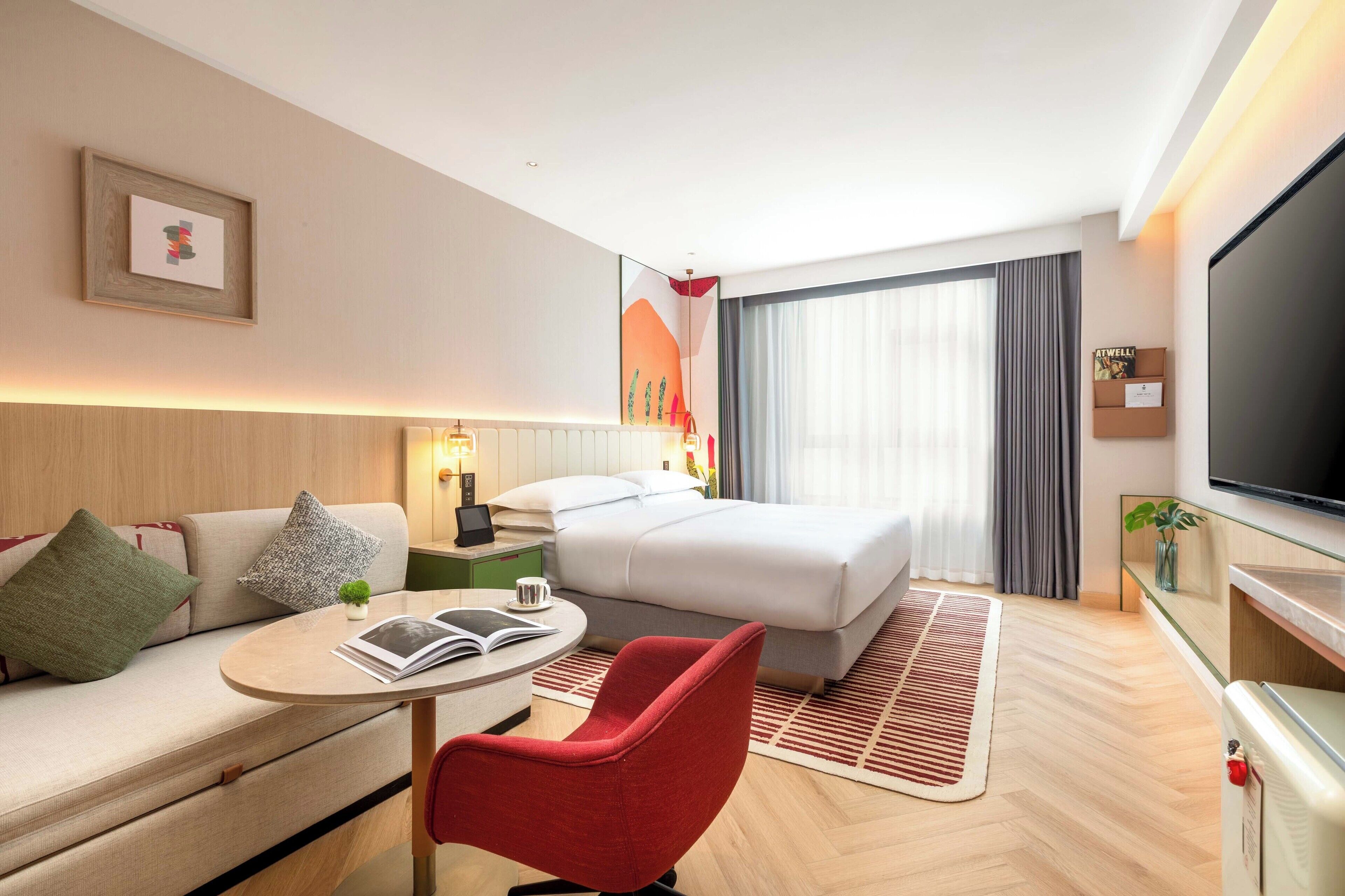 高档床上用品、羽绒被、迷你吧、办公桌