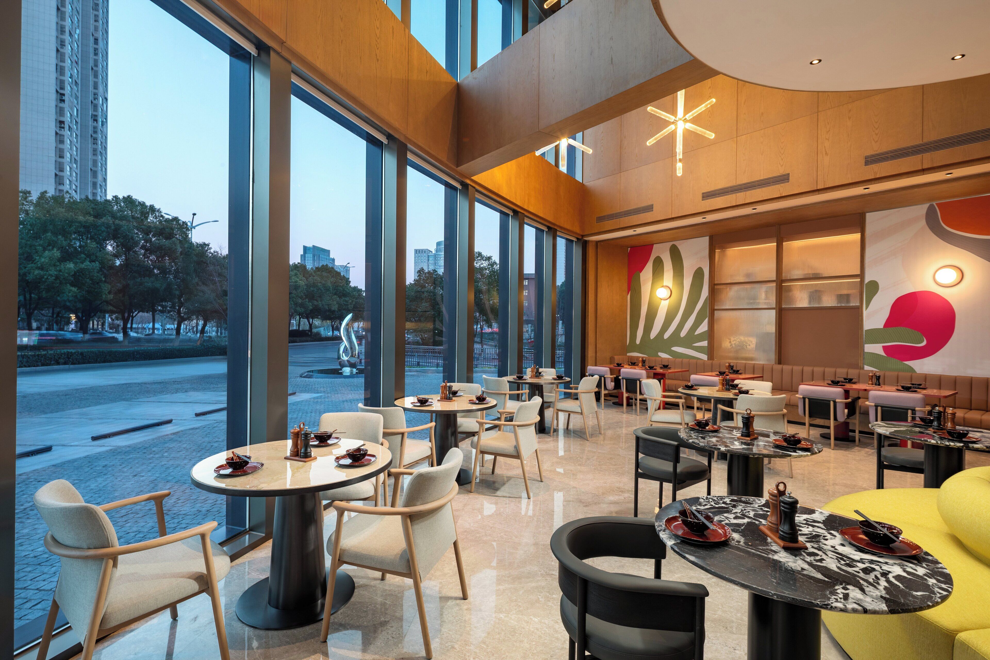 3 間餐廳；供應早餐和晚餐