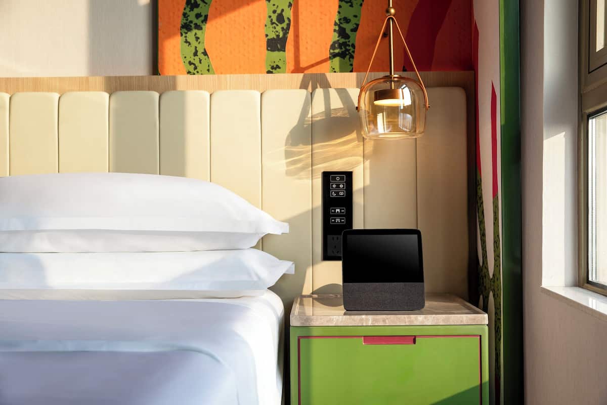 Ropa de cama de alta calidad, cubrecamas y minibar