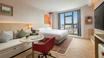 Standard-huone, 1 suuri parisänky, kaupunkinäköala | Ylelliset vuodevaatteet, untuvapeitot, minibaari, tallelokero huoneessa