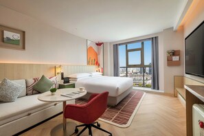 高级品质房 超大床 城景 | 高档床上用品、羽绒被、迷你吧、办公桌