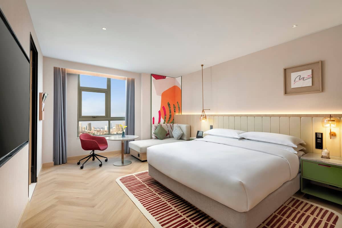 Premium Room, 1 King Bed, City View | Premium bedding, down duvets, minibar, desk