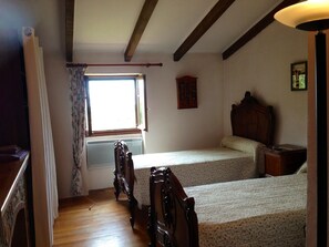 4 Schlafzimmer, Bügeleisen/Bügelbrett, Reisekinderbett, WLAN
