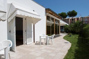 Classic Single Room | 1 bedroom, in-room safe, desk