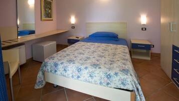 Basic-Einzelzimmer, Gartenblick | Zimmersafe, Schreibtisch