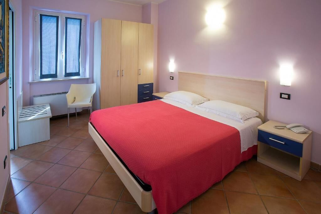 Basic Double Room | In-room safe, desk