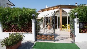 Façana frontal de l'allotjament