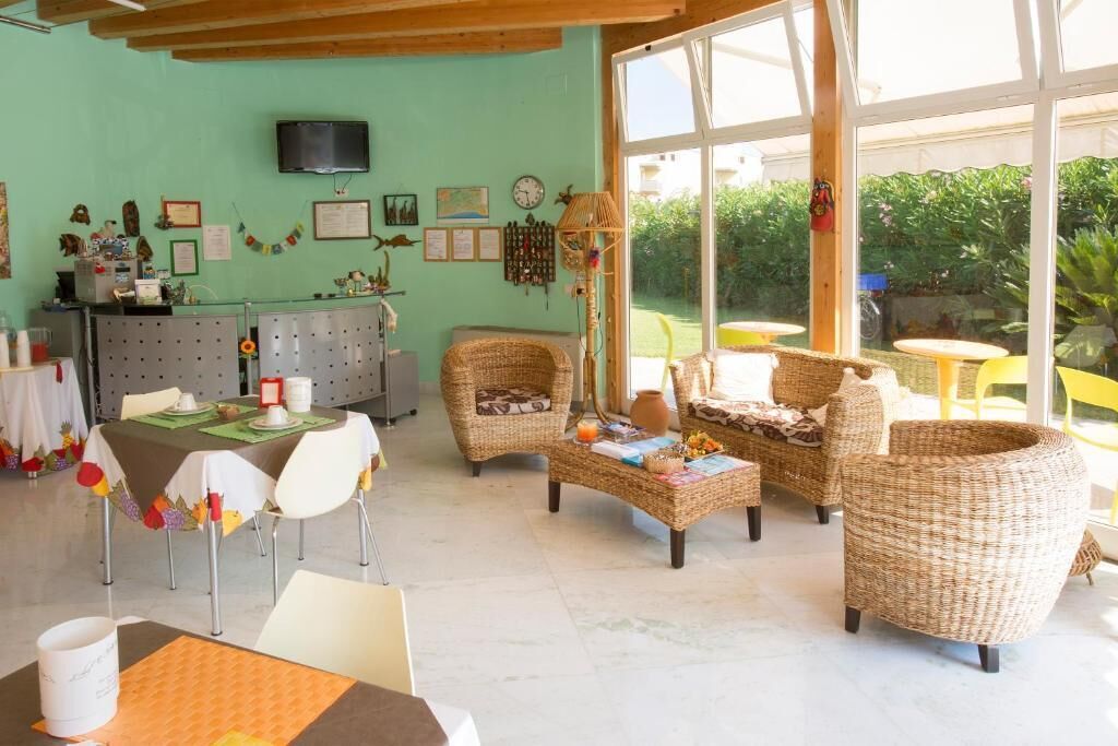 朝食 (ビュッフェ)、毎日提供 (無料)