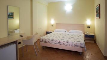 Comfort-Zimmer, Gartenblick | Zimmersafe, Schreibtisch