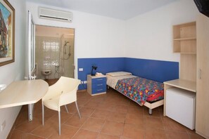 Classic-Einzelzimmer | Zimmersafe, Schreibtisch