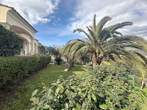 Property grounds - VILLA 8/10 PERSONS (alata)