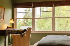 3 habitaciones, escritorio, tabla de planchar con plancha y wifi gratis