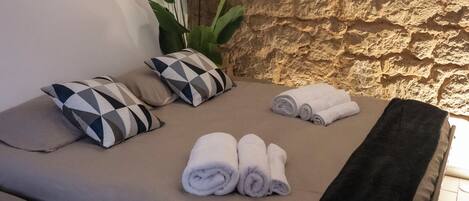 2 bedrooms, iron/ironing board, free WiFi, bed sheets