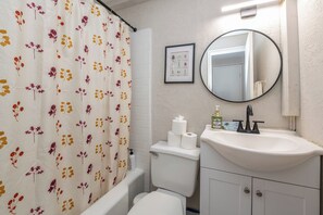 Hårføner og håndklær