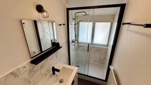 Douche, séchoir à cheveux