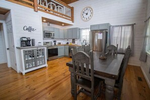 雪櫃、微波爐、焗爐、爐具