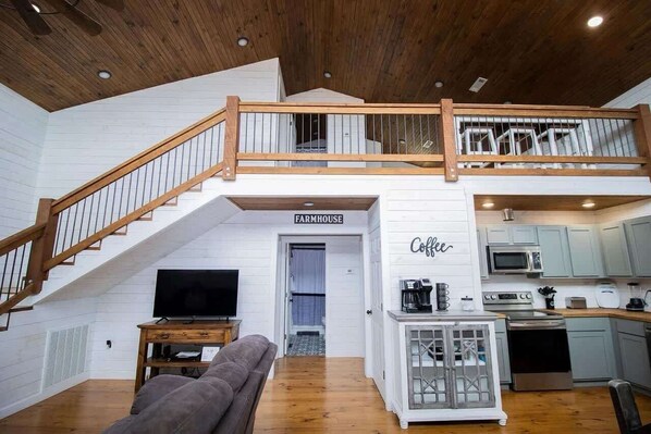 Fridge, microwave, oven, stovetop - Ozark Escape - Hot Tub, Mountain Views, Near River (Compton)