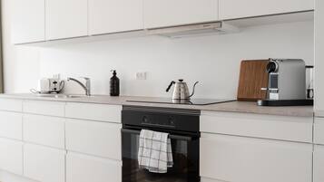 Køleskab, ovn, kogeplade, opvaskemaskine