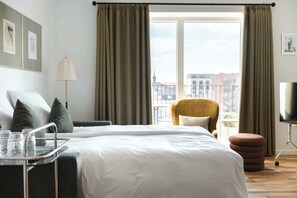 2 bedrooms, iron/ironing board, travel crib, WiFi - Clover House 2BR by Daniel&Jacob's (København)