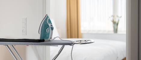 2 chambres, fer et planche à repasser, lit parapluie, Wi-Fi