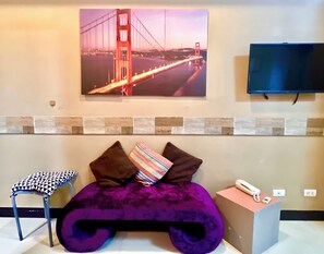 Apartment | Living area | 31-inch Smart TV with digital channels - BGC McKinley Center Prime Accommodations (Taguig)