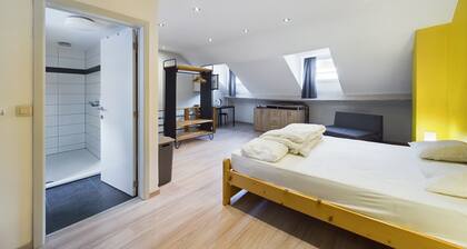 Chez Mémé chambre jaune