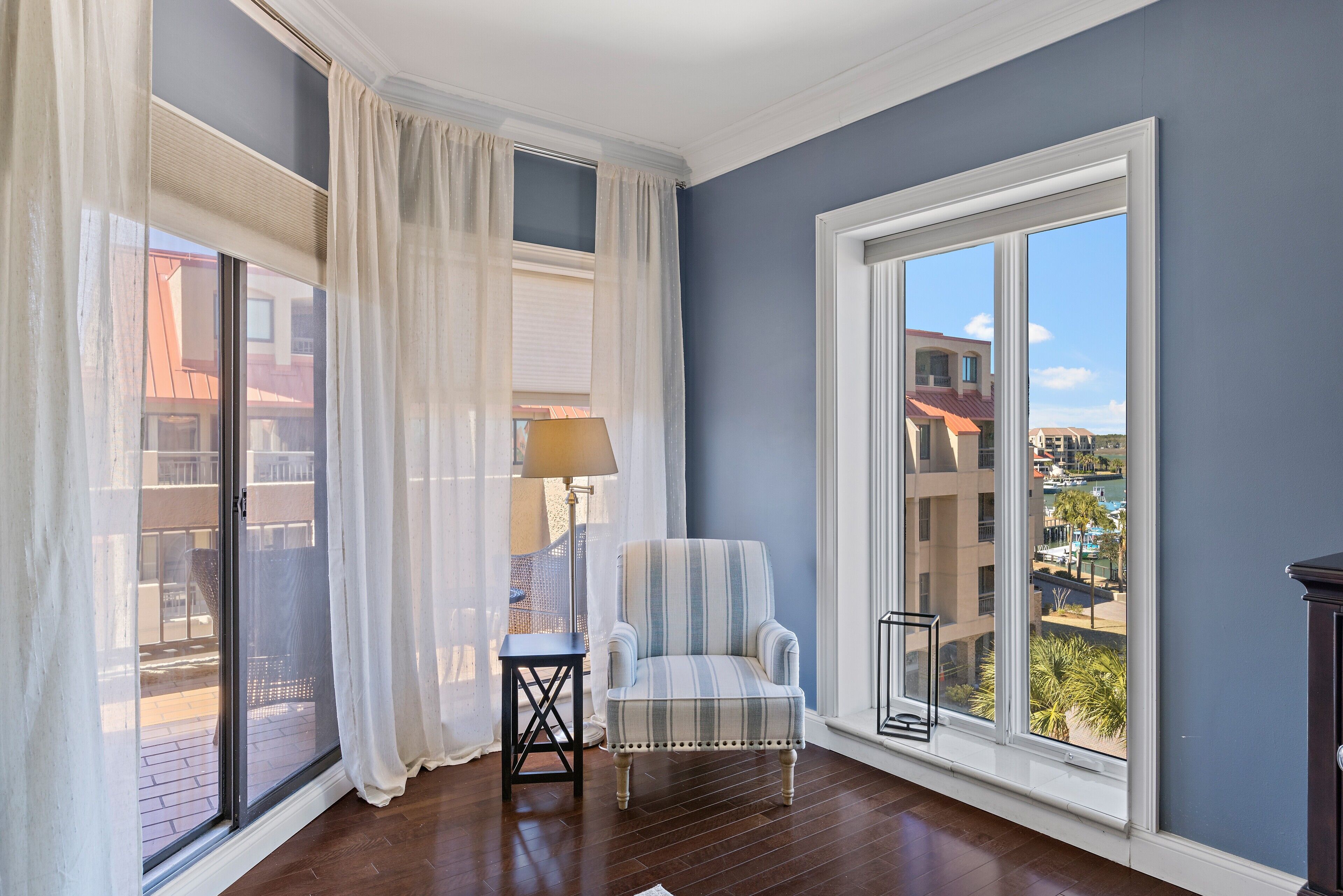 Smart-TV, Bücher, Arbeitsbereiche