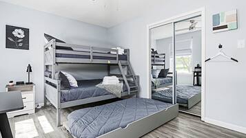 3 bedrooms, desk, iron/ironing board, WiFi