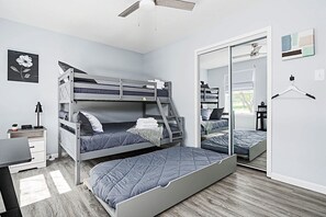 3 bedrooms, desk, iron/ironing board, WiFi