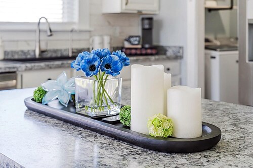 The Cozy Charcoal Cottage with Garage