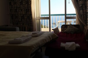 Iron/ironing board, free WiFi, bed sheets