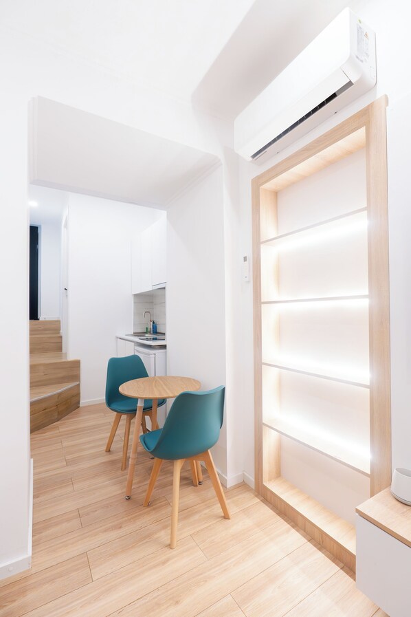 Deluxe Studio Suite | In-room dining - The Heart of Tbilisi Hideaway (Tbilisi)