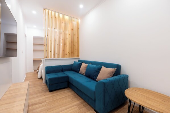 Deluxe Studio Suite | Living area