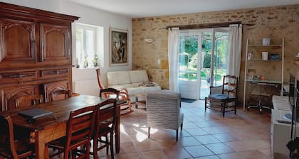 Grande maison dans un village en bordure de forĂȘt