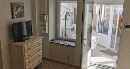 Apartment with parking 5 minutes from the Zenith. Pets allowed.