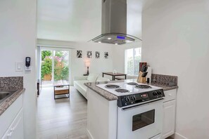 Fridge, microwave, oven, stovetop - Ocean views, steps to beach, AC downstairs, family (San Diego)