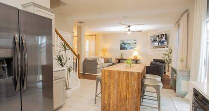 San Antonio Retreat Family Home. 4/2.5 w/Yard