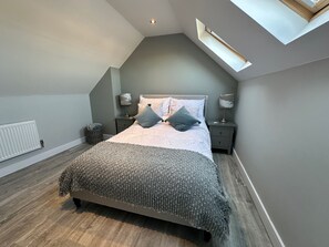 Nhà | 2 phòng ngủ, bàn ủi/dụng cụ ủi quần áo 