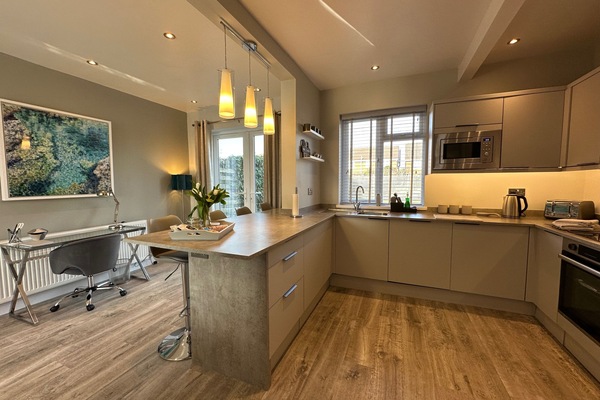 House | Private kitchen | Fridge, microwave, oven, stovetop
