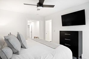 3 bedrooms, desk, iron/ironing board, travel crib