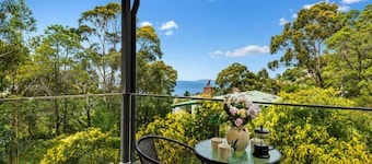 The Treetops Nest Apartment-self contained