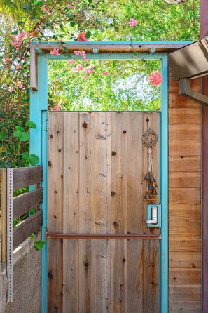 Exterior detail - Scenic Retreat with Deck & Stunning Views in LA (Glendale)