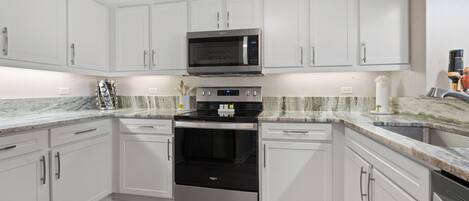 Fridge, microwave, stovetop, dishwasher