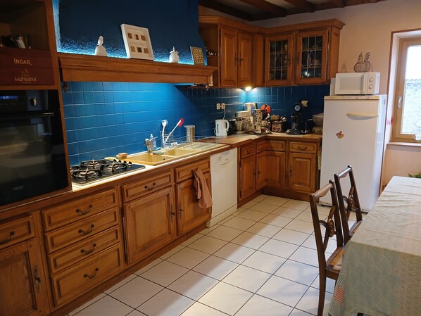 Microwave, oven, stovetop, dishwasher