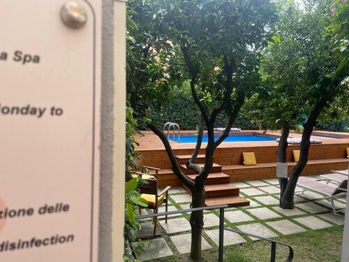 Pompeii Duplex Deluxe Apartment