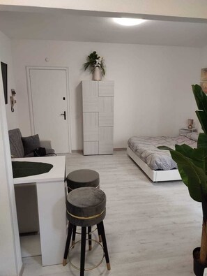 1 bedroom, iron/ironing board, travel cot, free WiFi
