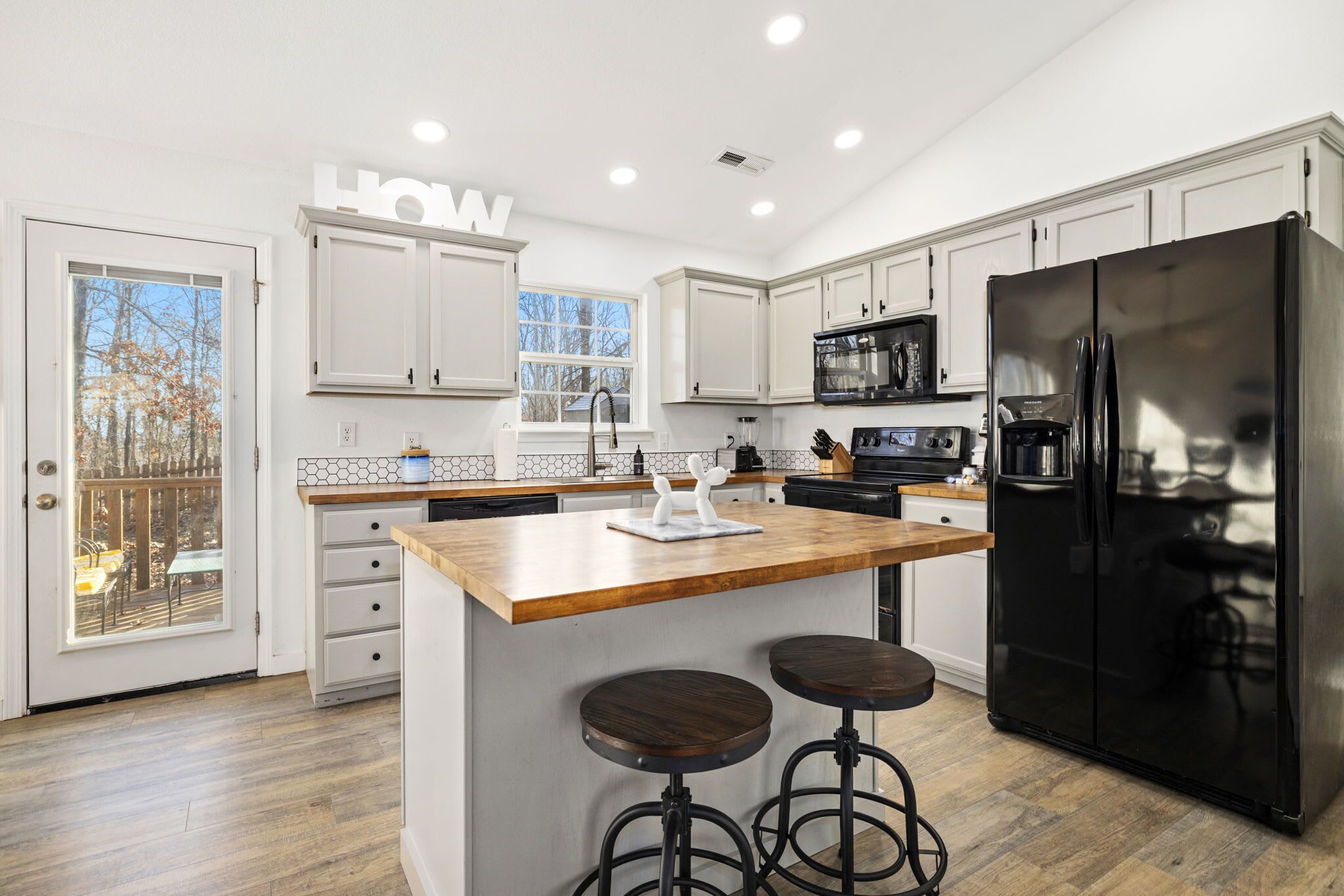 Køleskab, mikrobølgeovn, ovn, kogeplade