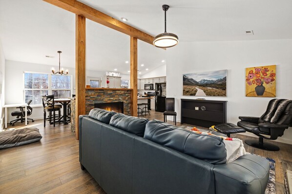 TV, offices - Rockrider House-0.3 mi to MTB Trail-Pet Friendly (Bella Vista)