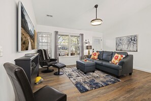 TV, offices - Rockrider House-0.3 mi to MTB Trail-Pet Friendly (Bella Vista)